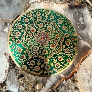 Vintage Stratton Elegant Green and Gold face powder compact